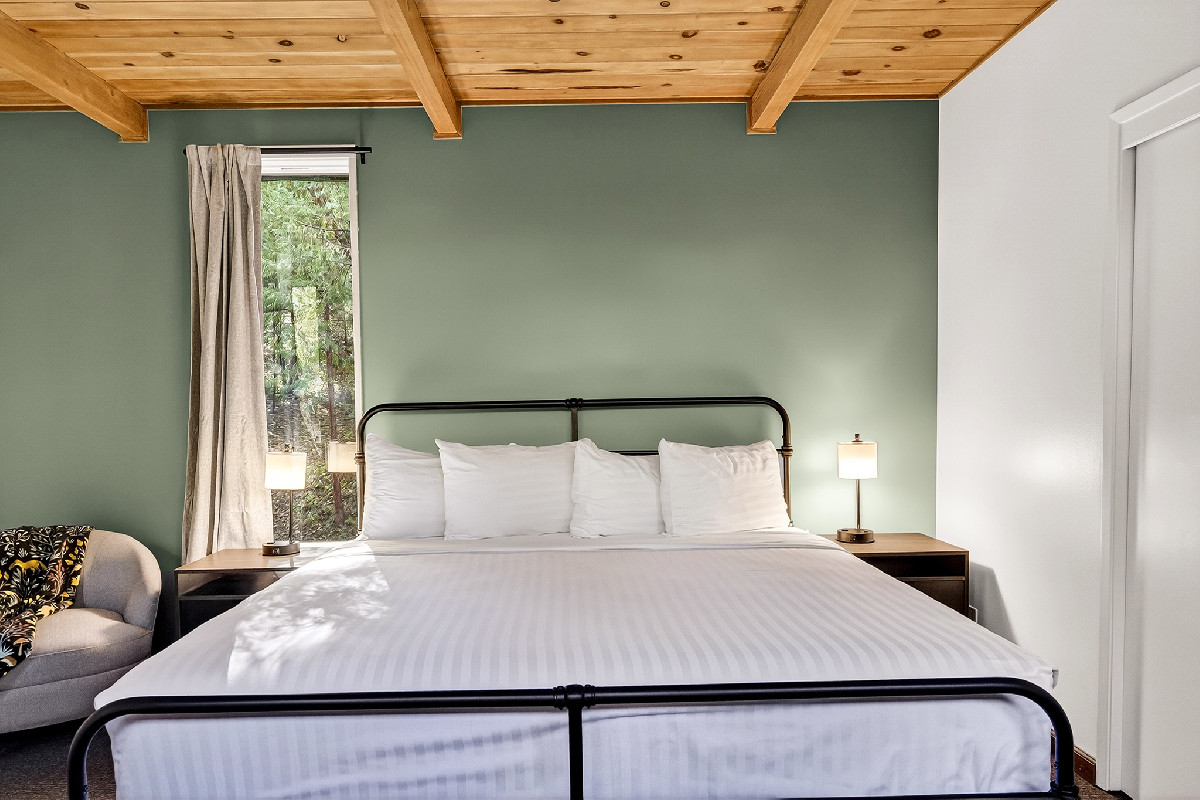 Small Studio Queen Non Smoking