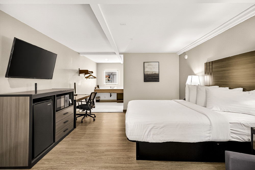 Single Queen Bedroom Accessible